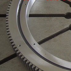 RKS met een kruisvormig cilindrisch rollager.162.16.1424 Slewing Bearing 1424x1509x68mm