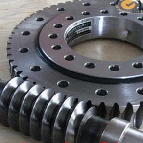 RKS met een kruisvormig cilindrisch rollager.162.16.1424 Slewing Bearing 1424x1509x68mm